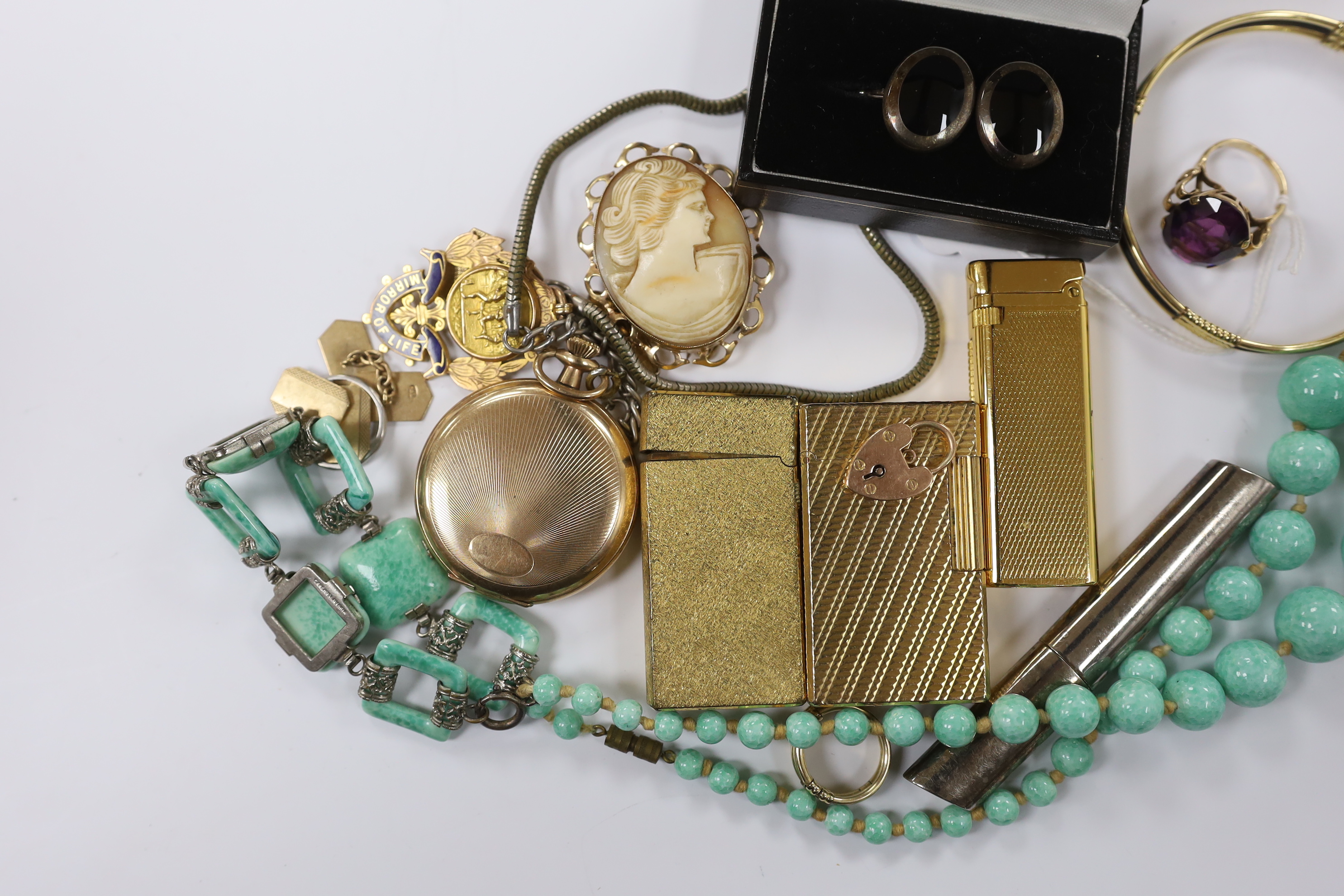 A pair of 9ct gold cufflinks, one other 9ct cufflink, a 9ct mounted cameo shell brooch, a gold plated pocket watch, with a 9ct gold medallion, a small platinum wedding band, a 9ct and synthetic colour change corundum dre